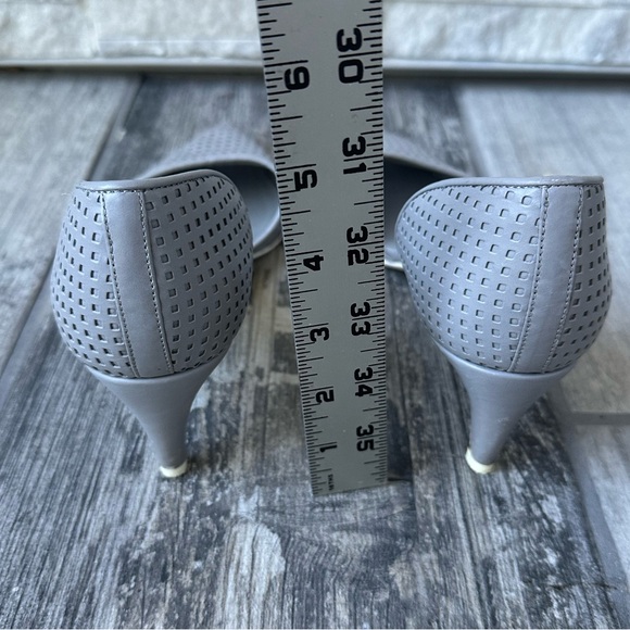 VINCE Mesh perforated Pointy gray leather kittens mid  heels. Size 7 - Picture 8 of 14